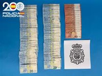 La policía recupera en Aranda 1.810 euros que un anciano estaba arrojando por la ventana de su casa