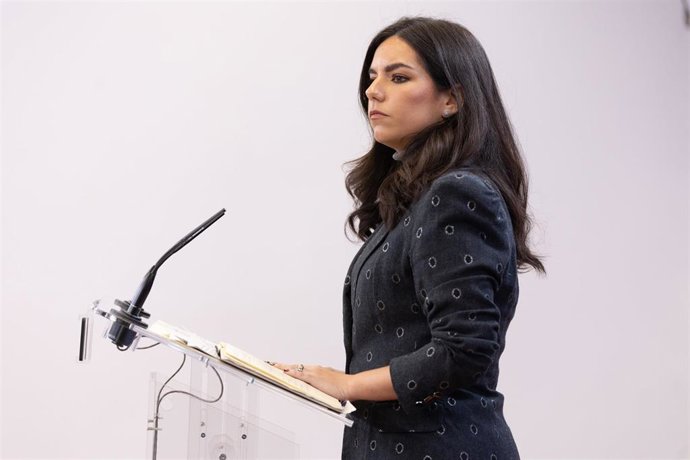 La portavoz de VOX en el Congreso, Pepa Millán, durante una rueda de prensa anterior a la Junta de Portavoces, en el Congreso de los Diputados, a 18 de marzo de 2025, en Madrid (España).
