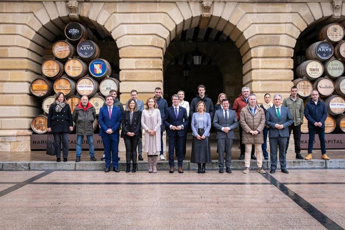 Foto de familia del Consejo de Gobierno celebrado este martes en Haro (La Rioja)
