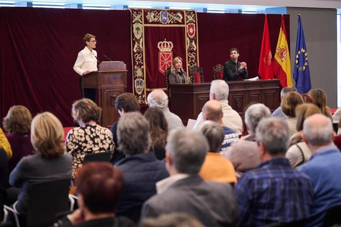 La presidenta Chivite, junto a la consejera de Interior, Función Pública y Justicia, Amparo López, y el director general de Función Pública, Rashid Mohamed