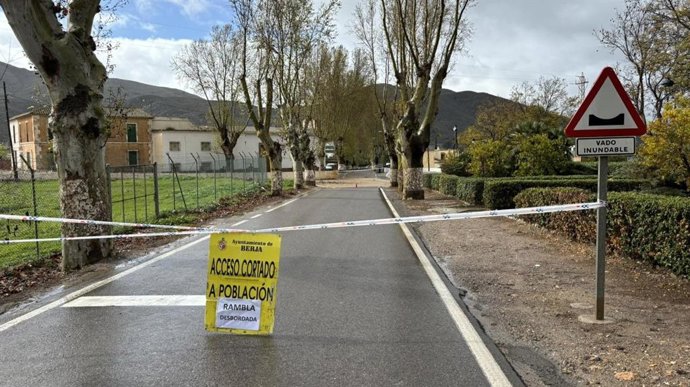 Corte de la A-347 a su paso por Benejí en Berja (Almería).