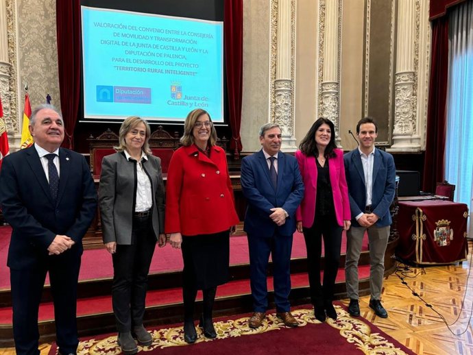José Luis Sanz junto a la presidenta de la Diputación, Ángeles Armisén.