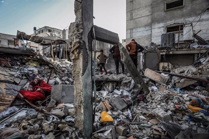 Edifici destruït per l'exèrcit d'Israel al sud de la Franja de Gaza