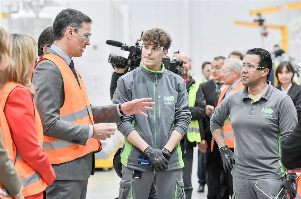 El presidente del Gobierno, Pedro Sánchez, visita la planta de fabricación de electrolizadores de Accelera by Cummins, a 18 de marzo de 2025, en Guadalajara, Castilla-La Mancha (España). Las instalaciones de Accelera by Cummnis, que se inauguraron a pri