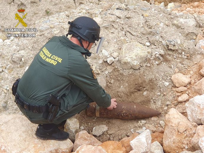 Desactivan un proyectil de artillería hallado en una finca en Binissalem y utilizado en la Guerra Civil