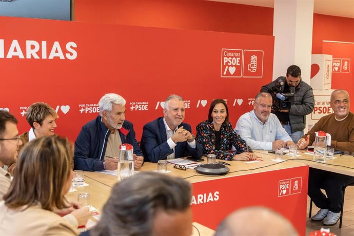 Archivo - Imagen de archivo de una reunión del PSOE Canarias