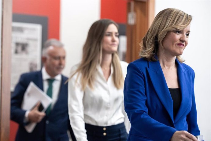 (La ministra Portavoz, Pilar Alegría, llega a una rueda de prensa posterior al Consejo de Ministros, en el Palacio de La Moncloa, a 18 de marzo de 2025, en Madrid (España).   