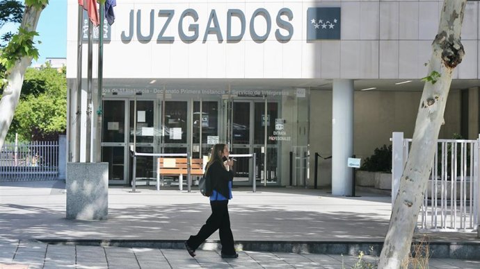 Archivo - La responsable de Compras del Ayuntamiento de Madrid, Elena Collado,  a la salida de testificar en los Juzgados de Plaza de Castilla, a 27 de mayo de 2022, en Madrid (España). Collado acude a declarar para aclarar los extremos de los tres contra