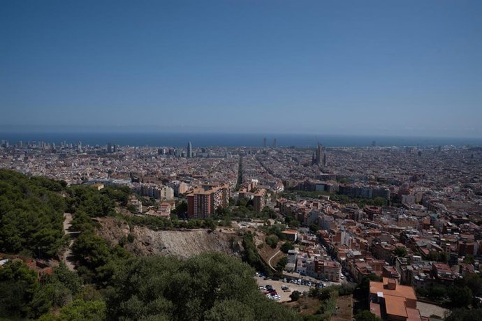 Archivo - Vista panorámica de Barcelona