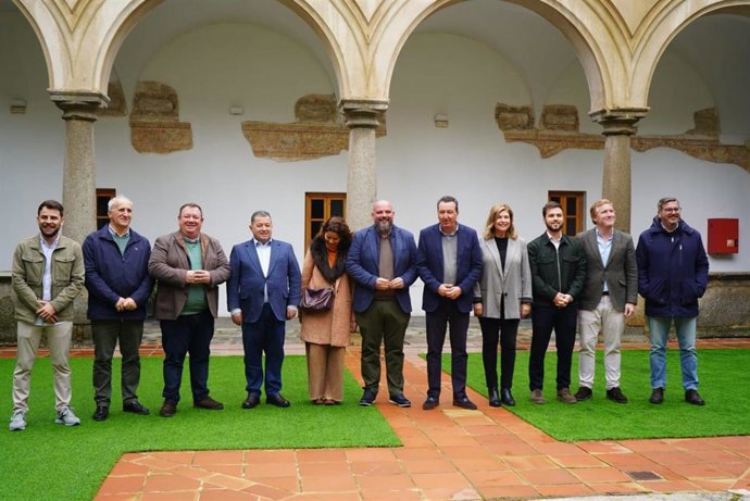 Representantes del PP de Huelva y Badajoz en Fregenal de la Sierra.