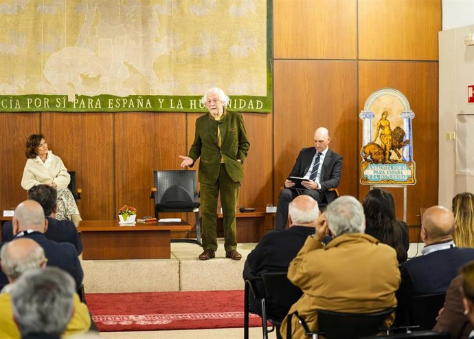 Mesa redonda en el Parlamento andaluz por el 18 aniversario del Estatuto de Autonomía de 2007, con Carmen Calvo y Alejandro Rojas Marcos.