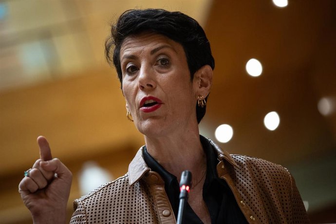 Archivo - La ministra de Inclusión, Seguridad Social y Migraciones, Elma Saiz, durante una sesión plenaria en la Cámara Alta, a 17 de septiembre de 2024, en Madrid (España). 