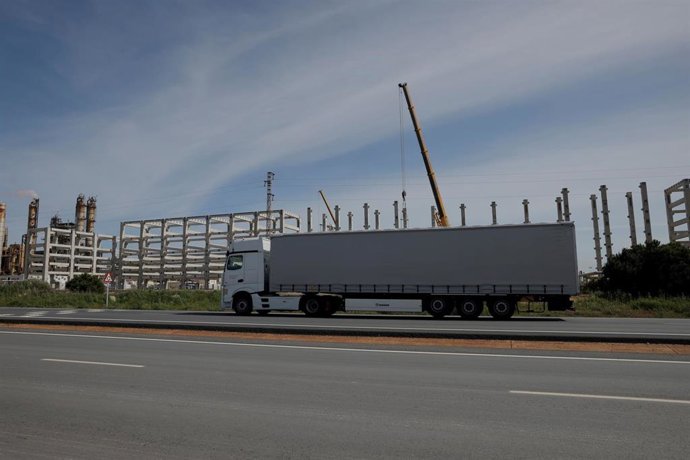 Uno de los camiones de la iniciativa Tour d'Europe en el Parque Energético de La Rábida de Moeve.