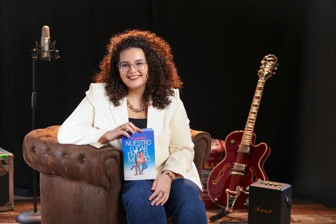 Inma Rubiales, autora de la novela 'Nuestro lugar en el mundo': "La gente joven lee y además de una forma muy apasionada"