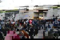 Desalojo de un asentamiento en Sevilla y cierre de compuertas de la Vega de Triana ante la crecida del Guadalquivir