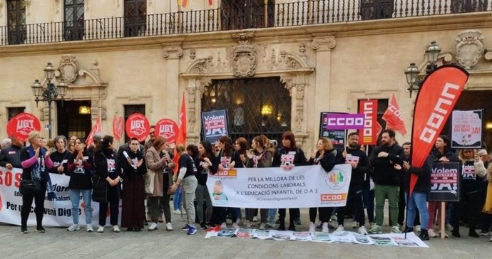 Trabajadoras de escoletas municipales externalizadas siguen movilizándose e insisten a Cort para que abra negociación