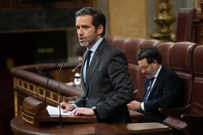 El vicesecretario de Cultura y portavoz del PP, Borja Sémper, interviene durante una sesión plenaria en el Congreso de los Diputados, a 18 de marzo de 2025, en Madrid (España).