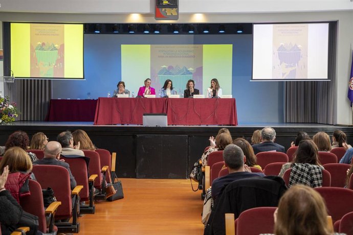 La delegada de Derechos Sociales en la Diputación de Córdoba, Irene Aguilera, en la efeméride para reconocer a los profesionales del sector.