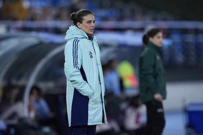 Renee Slegers, head coach of Arsenal, looks on during the UEFA Women’s Champions League Quarter Final first leg, football match played between Real Madrid CF and Arsenal FC at Alfredo Di Stefano stadium on March 18, 2025, in Valdebebas, Madrid, Spain.