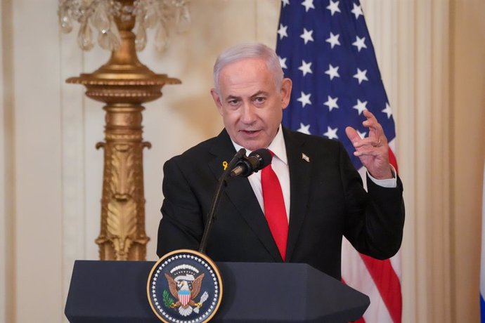 Archivo - 04 February 2025, US, Washington: Israeli Prime Minister Benjamin Netanyahu speaks at a joint press conference with US President Donald Trump, in the East Room of the White House. Photo: Andrew Leyden/ZUMA Press Wire/dpa