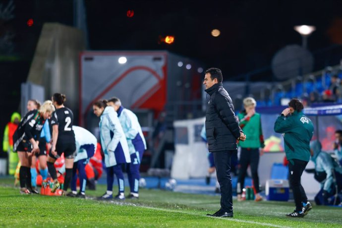 Alberto Toril, head coach of Real Madrid, looks on during the UEFA Women’s Champions League Quarter Final first leg, football match played between Real Madrid CF and Arsenal FC at Alfredo Di Stefano stadium on March 18, 2025, in Valdebebas, Madrid, Spain.