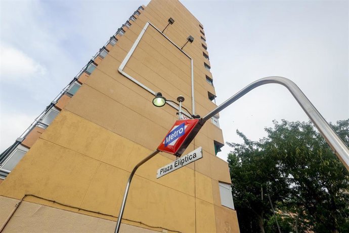 Archivo - Estación 'Plaza Elíptica' de Metro, a 22 de junio de 2024, en Madrid (España). La estación 'Plaza Elíptica' pertenece a las Líneas 6 y 11 de Metro de Madrid.