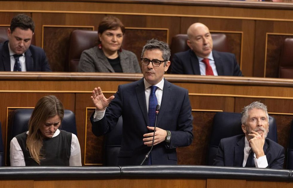 El ministro de la Presidencia, Relaciones con las Cortes y Justicia, Félix Bolaños, interviene durante un pleno en el Congreso de los Diputados, a 12 de marzo de 2025, en Madrid (España). 