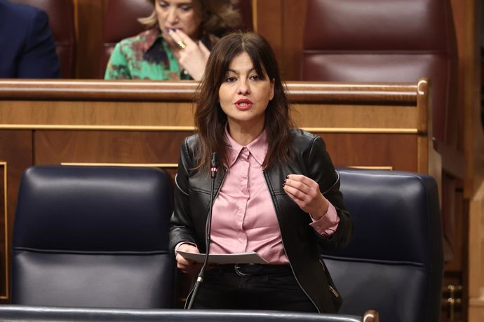 La ministra de Juventud e Infancia, Sira Rego, durante un pleno en el Congreso de los Diputados, a 19 de febrero de 2025, en Madrid (España). La vicepresidenta primera y ministra de Hacienda, María Jesús Montero, protagoniza el Pleno del Congreso tras el 
