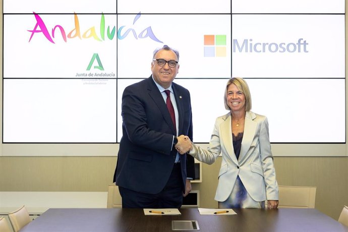 Archivo - La Consejería de Turismo y Andalucía Exterior, Microsoft y Founderz que permitirá a los trabajadores de la industria turística del destino formarse en inteligencia artificial.