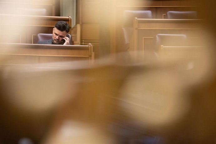 El portavoz de ERC en el Congreso, Gabriel Rufián, durante una sesión plenaria en el Congreso de los Diputados, a 18 de marzo de 2025, en Madrid (España).