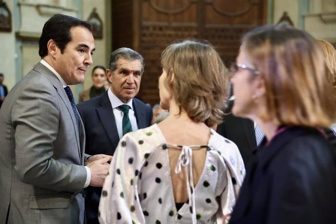 El consejero de Justicia; José Antonio Nieto (i); y el presidente del Tribunal Superior de Justicia de Andalucía, Lorenzo del Río (2i); , en una imagen de archivo.