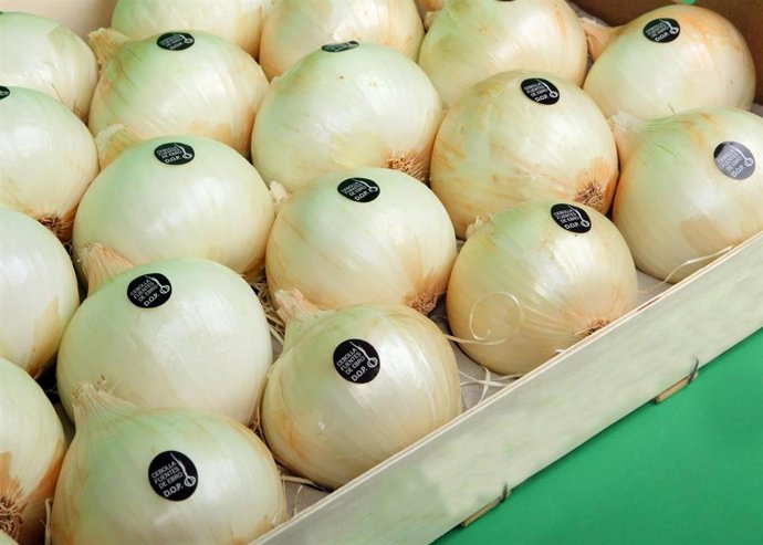 Archivo - Caja de cebollas