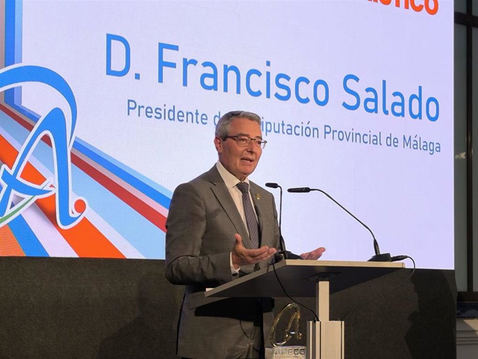 Archivo - El presidente de la Diputación de Málaga y alcalde de Rincón de la Victoria, Francisco Salado.