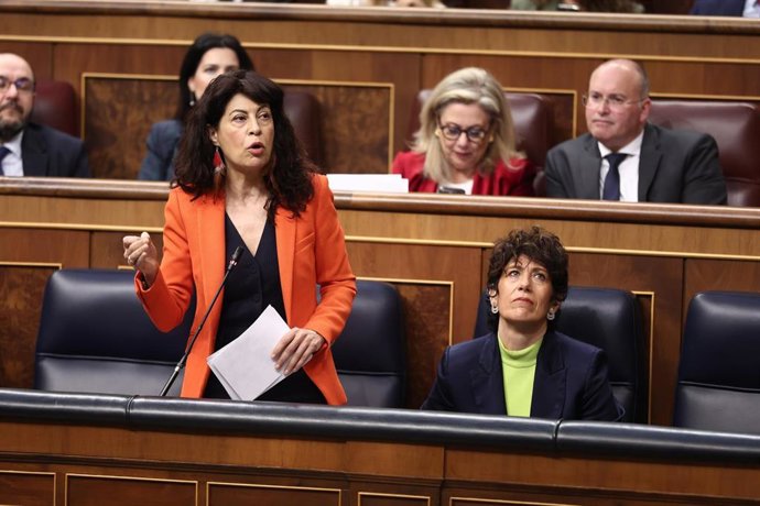 La ministra de Igualdad, Ana Redondo, interviene durante una sesión de control al Gobierno, en el Congreso de los Diputados, a 19 de marzo de 2025, en Madrid (España).