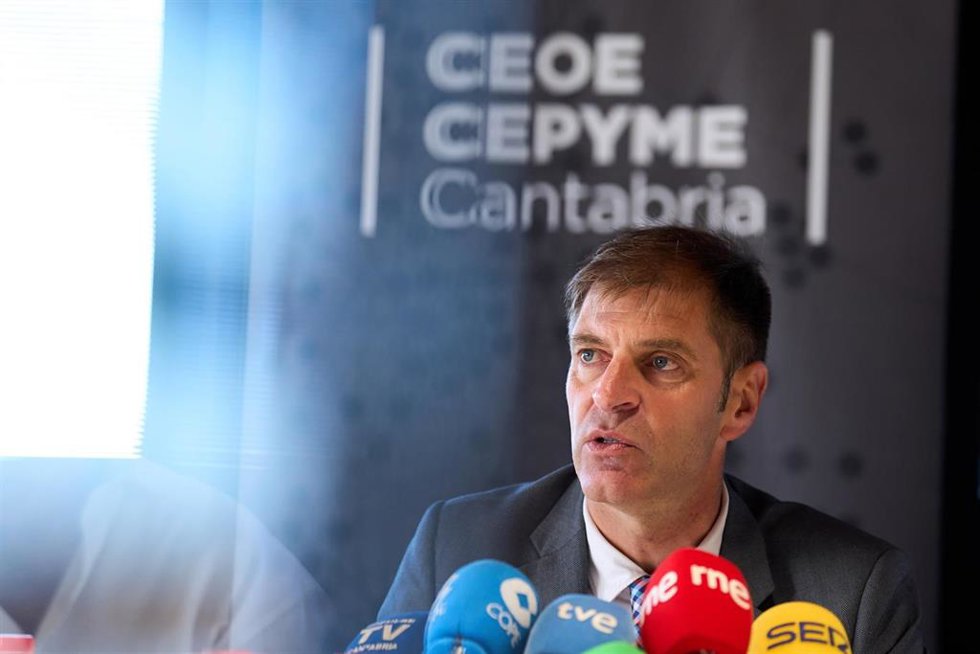 Archivo - El presidente de CEOE-Cepyme Cantabria, Enrique Conde