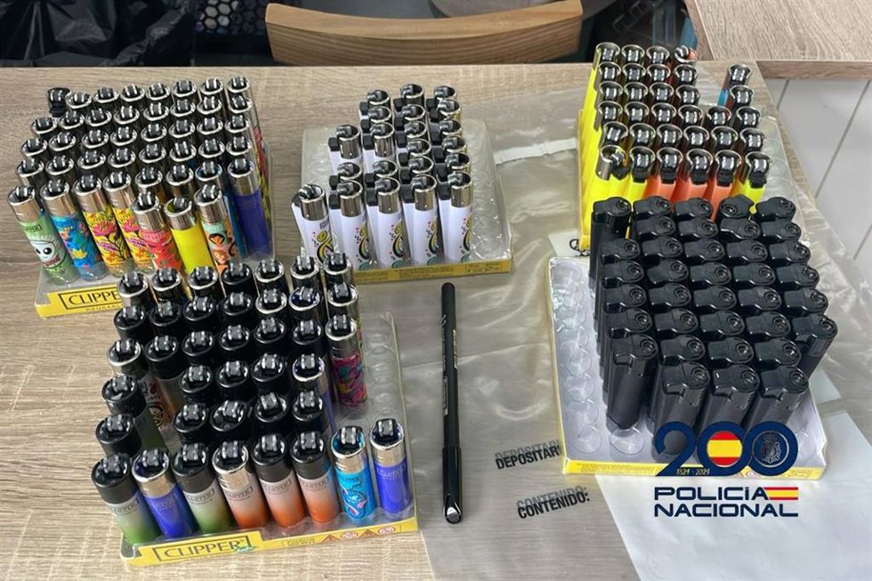 Encendedores falsificados intervenidos en Sanlúcar.