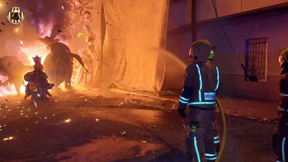 Un total de 350 bomberos del Consorcio controlarán la 'crem' de 400 monumentos de la provincia