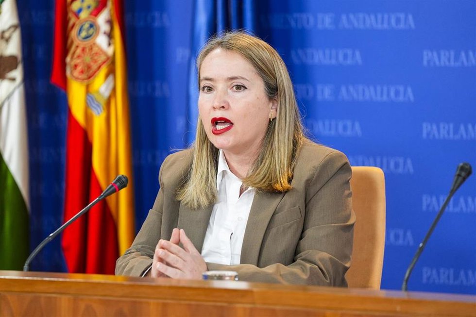 La portavoz adjunta del Grupo Parlamentario Socialista, Alicia Murillo, durante la ronda de ruedas de prensa de portavoces de los grupos parlamentarios en el Parlamento de Andalucía, a 19 de marzo de 2025 en Sevilla (Andalucía, España). Los portavoces d
