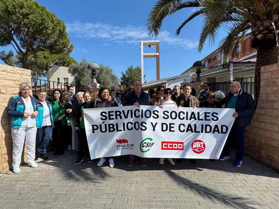 Trabajadores de residencias de la Junta exigen cubrir las vacantes y aumentar las ratios para evitar el colapso.