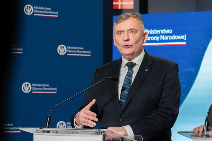 Archivo - Arquivo - 8 de novembro de 2024, Varsóvia, Polônia: Pawel Bejda fala durante uma coletiva de imprensa. O vice-primeiro-ministro e ministro da Defesa Nacional, Wladyslaw Kosiniak-Kamysz, juntamente com o secretário de Estado, Pawel Bejda, partici