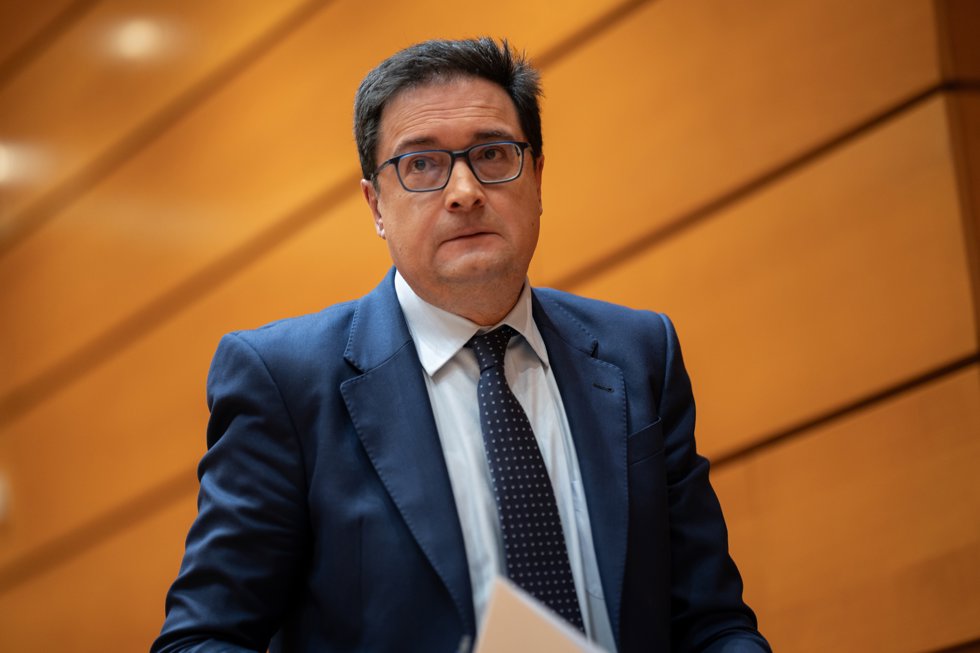 El ministro para la Transformación Digital y de la Función Pública, Óscar López, durante una sesión de control en el Senado, a 11 de marzo de 2025, en Madrid (España).