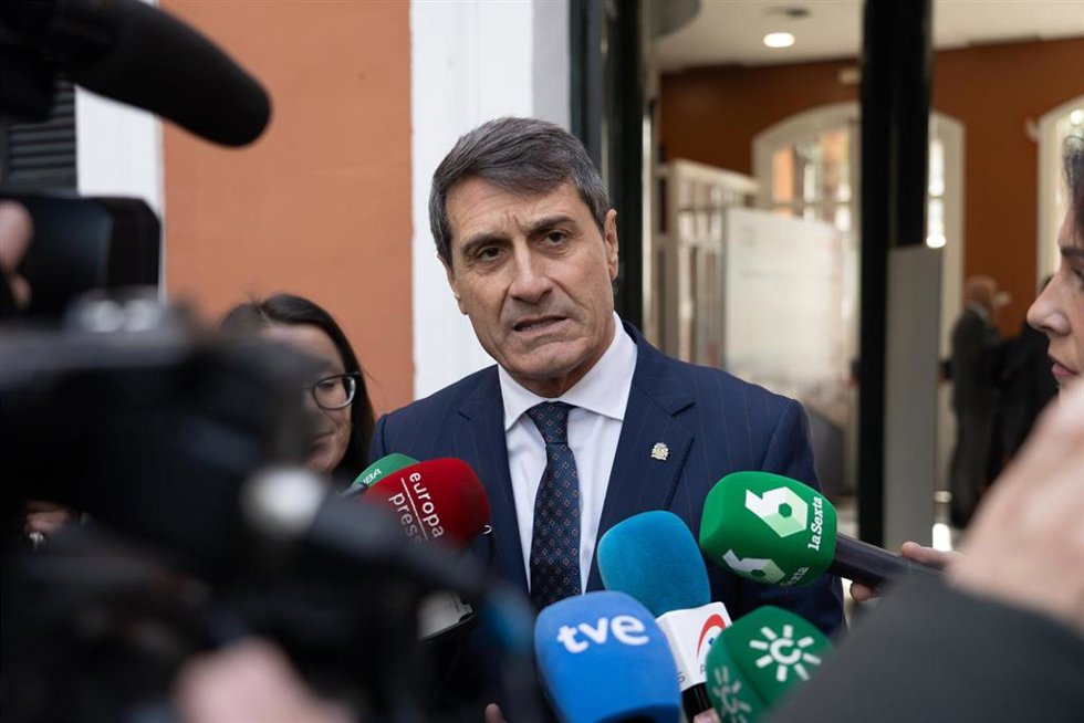 Archivo - El delegado del Gobierno en Andalucía, Pedro Fernández, en Huelva en una imagen de archivo.