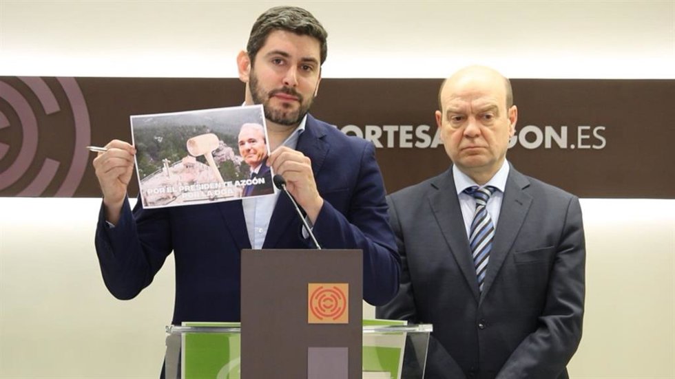 El portavoz de VOX en las Cortes de Aragón, Alejandro Nolasco, y el portavoz adjunto, Santiago Morón.