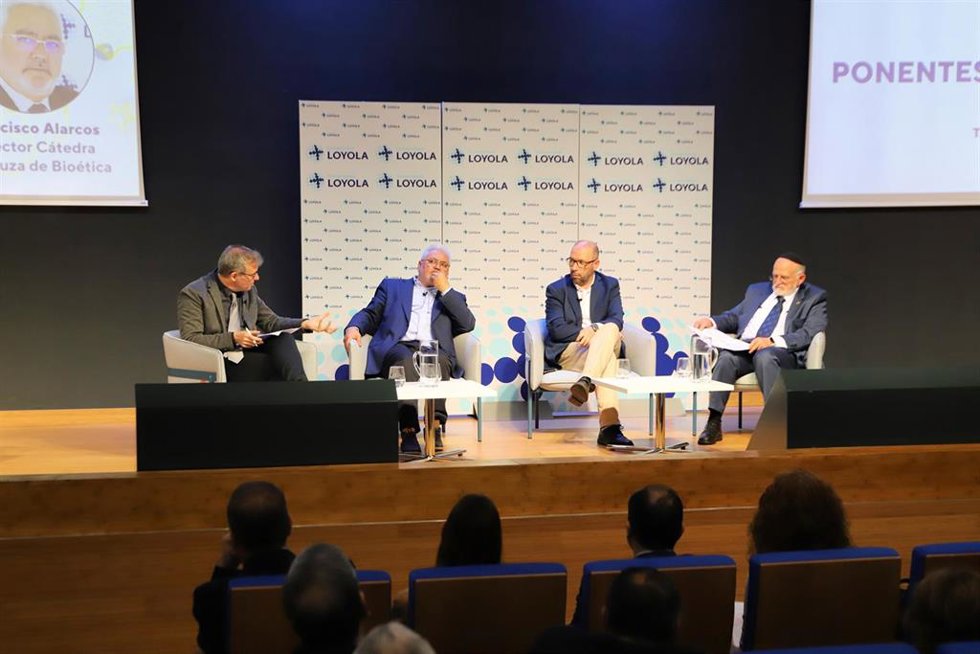 Mesa redonda celebrada en el Campus de Sevilla de la institución jesuita.