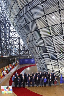 Archivo - Foto de familia durante un consejo europeo.