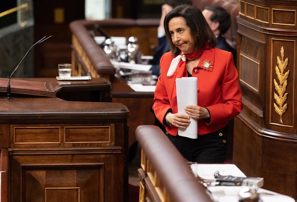 La ministra de Defensa, Margarita Robles, tras intervenir durante una sesión plenaria, en el Congreso de los Diputados, a 19 de marzo de 2025, en Madrid (España). 