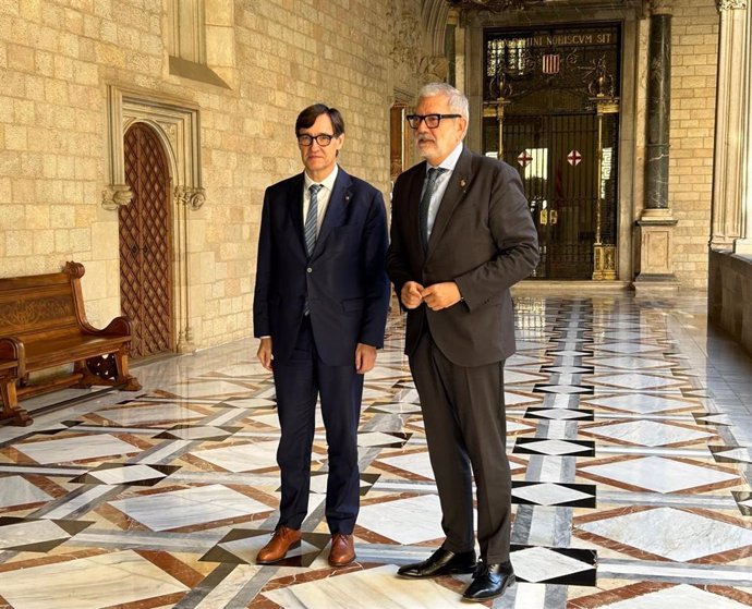 Archivo - El president de la Generalitat, Salvador Illa, i l'alcalde de Lleida, Fèlix Larrosa