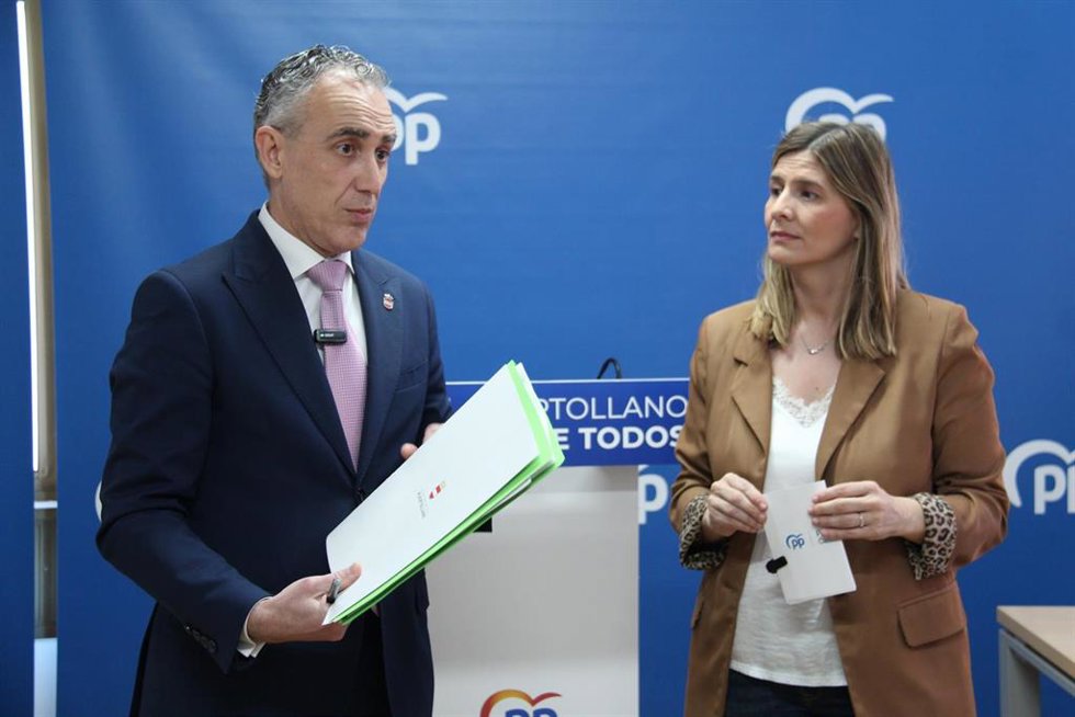 El alcalde de Puertollano, Miguel Ángel Ruiz, y la secretaria regional del PP, Carolina Agudo.