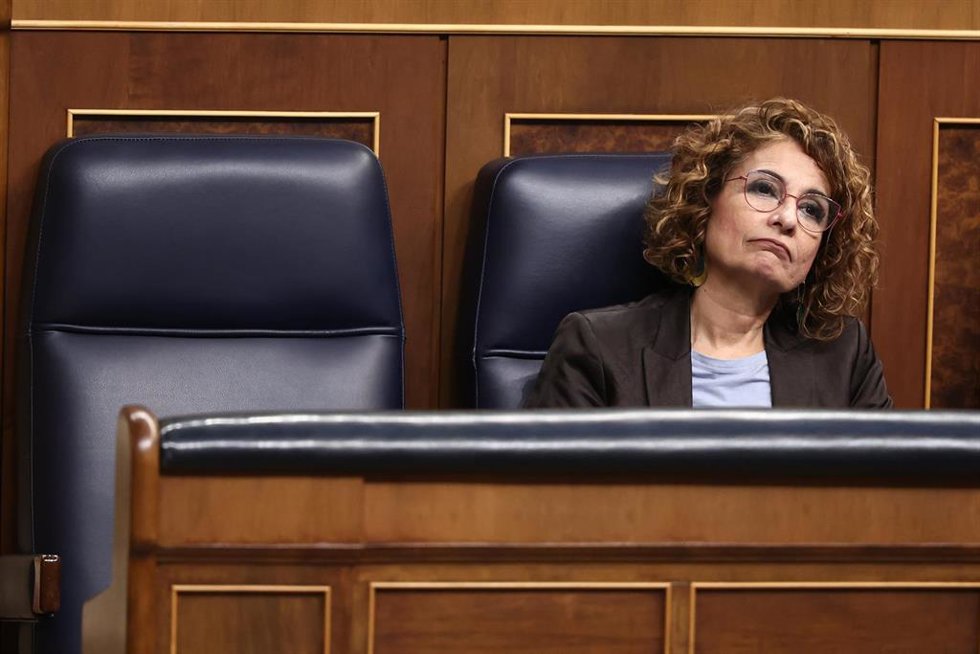La vicepresidenta primera y ministra de Hacienda, María Jesús Montero, durante una sesión de control al Gobierno, en el Congreso de los Diputados, a 19 de marzo de 2025, en Madrid (España). 