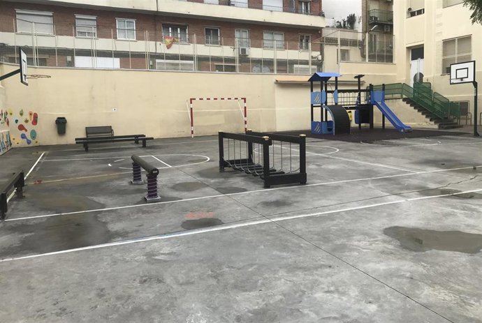 Archivo - Patio de recreo de un colegio público